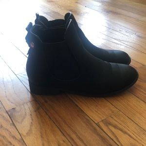Black Chelsea boots